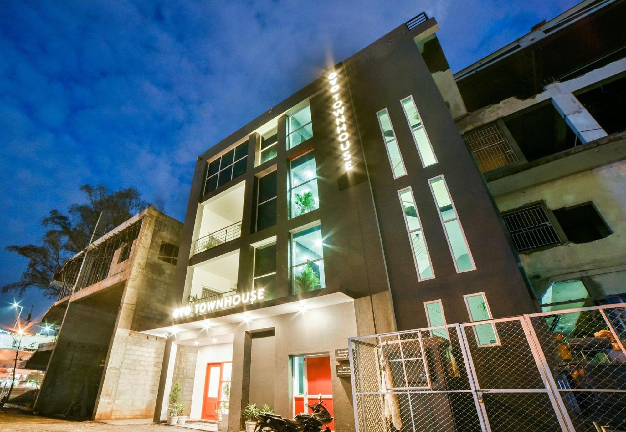 Super Townhouse Hosur Main Road Bommanahalli Near Gopalan Innovation Mall Bangalore Exterior foto